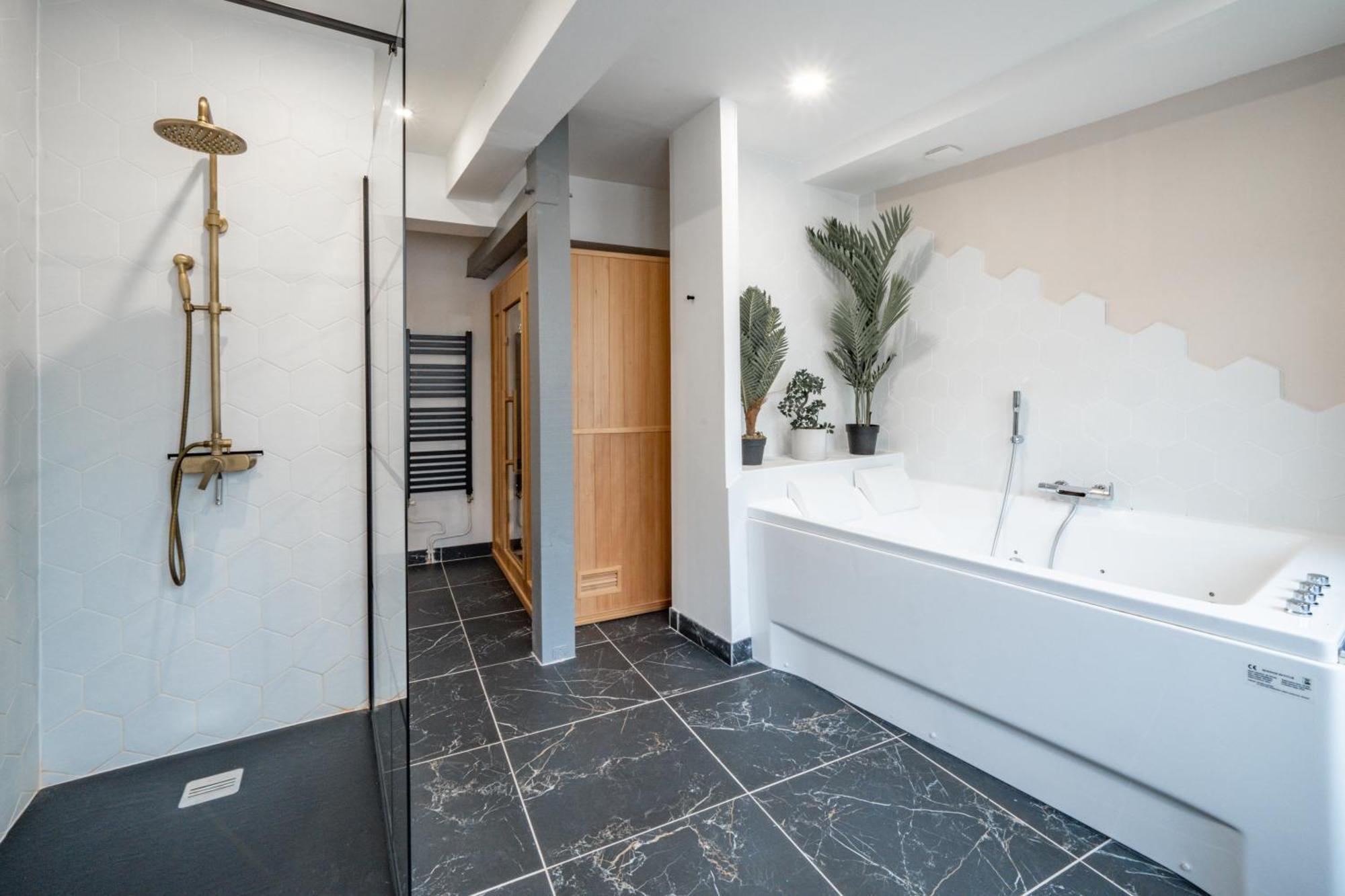 L'Evasion Amboise, Sauna Jacuzzi Exterior foto